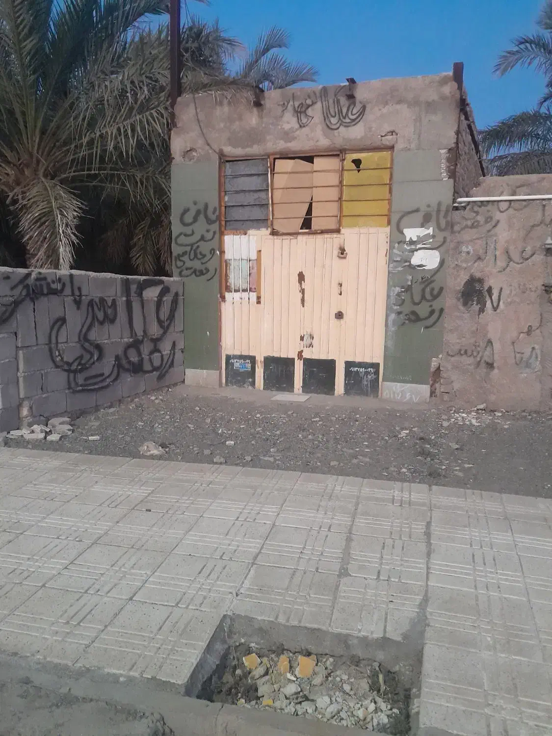 مغازه لب جاده اصلی