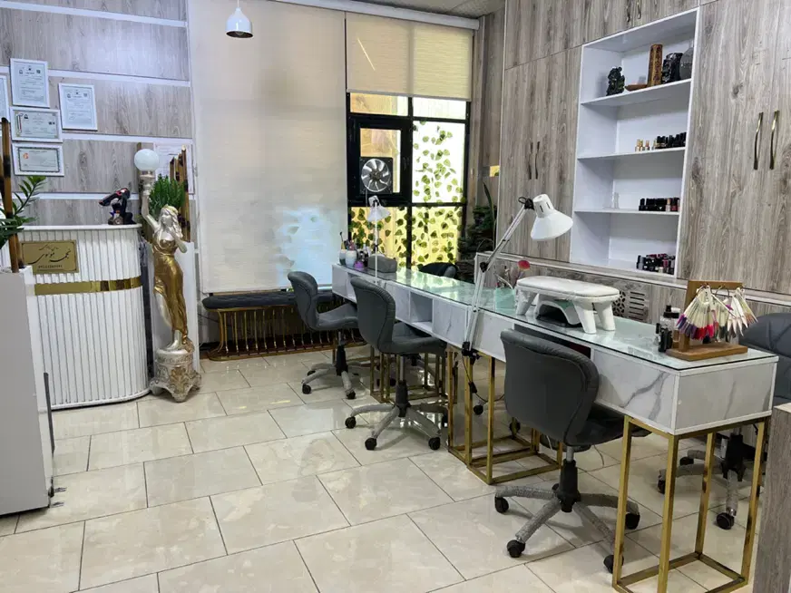 اجاره تعدادی میز ناخن
