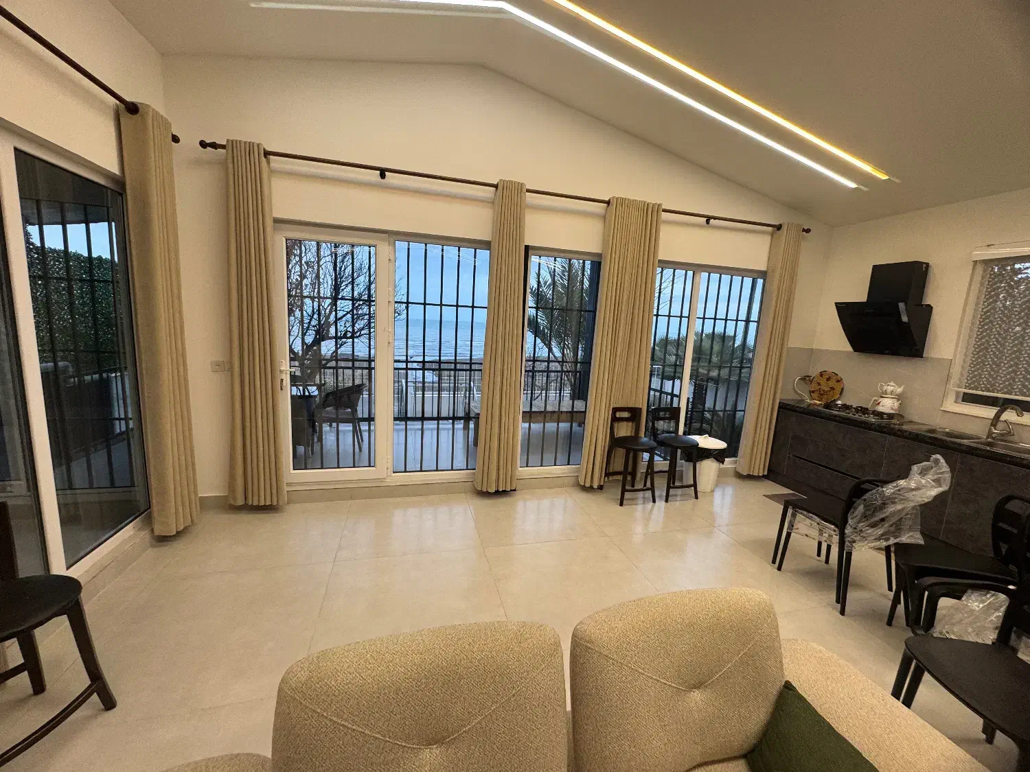 اجاره ویلا شبانه استخرساحلی