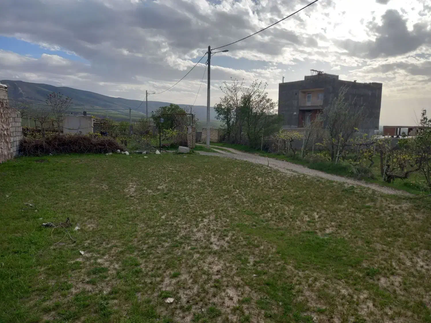 زمین مسکونی ۲۵۰ متر