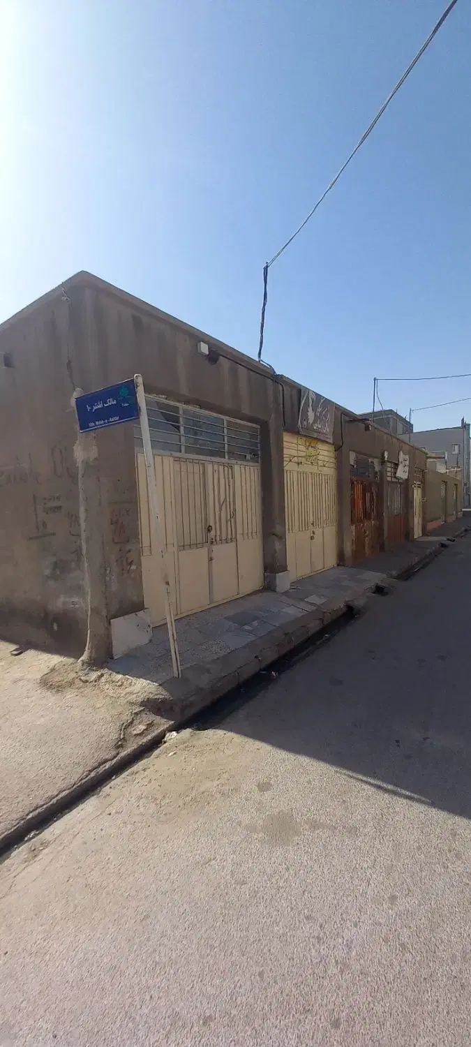 فروش منزل ویلایی ۴۴۰ متری دو نبش مالک اشتر ۱۰