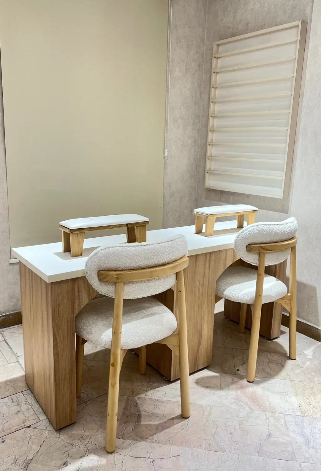 اجاره میز ناخن، اجاره اتاق