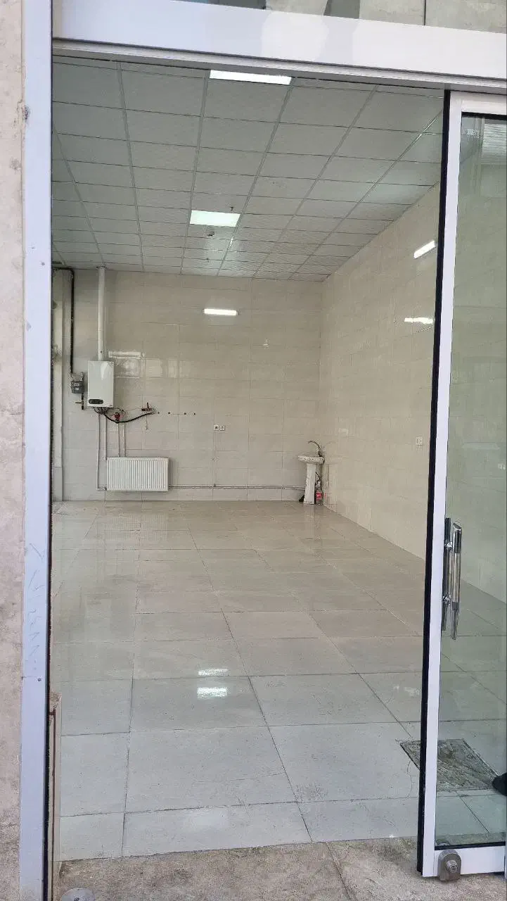 مغازه 45متری با 4متر ارتفاع و 10 متر حاشیه