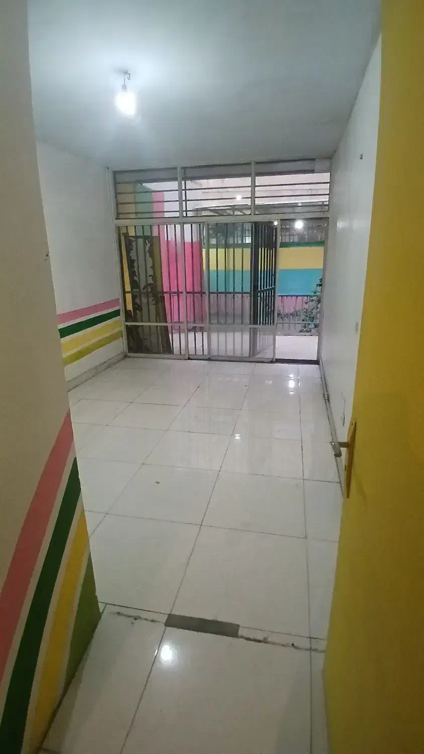 ۱۰۰مترهمکف مسکونی و انبار
