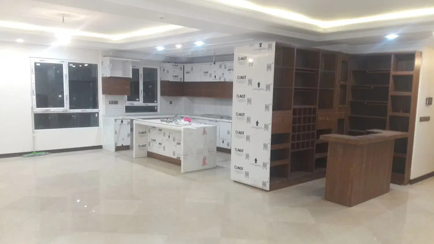 ۱۶۲متر ۳خواب نوساز فول امکانات ۲پارکینگ سندی