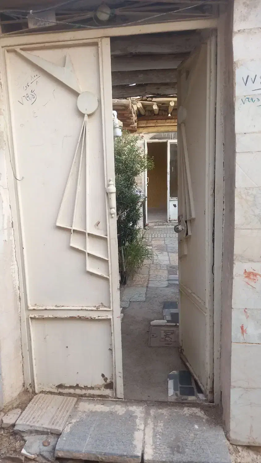 ۵۰ متری صادقیه دو بر (جنوبی شمالی) فروش یا معاوضه