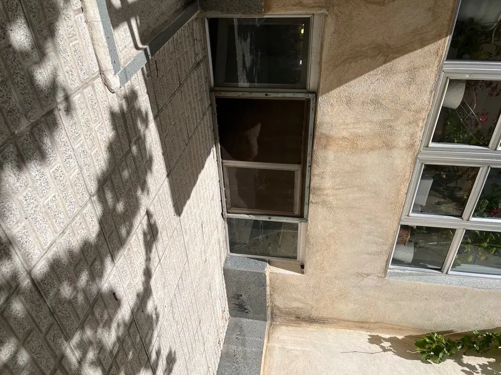 حیاط دو طبقه