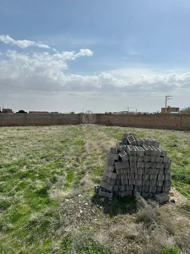 باغ ویلا دور دیوار همراه بنا