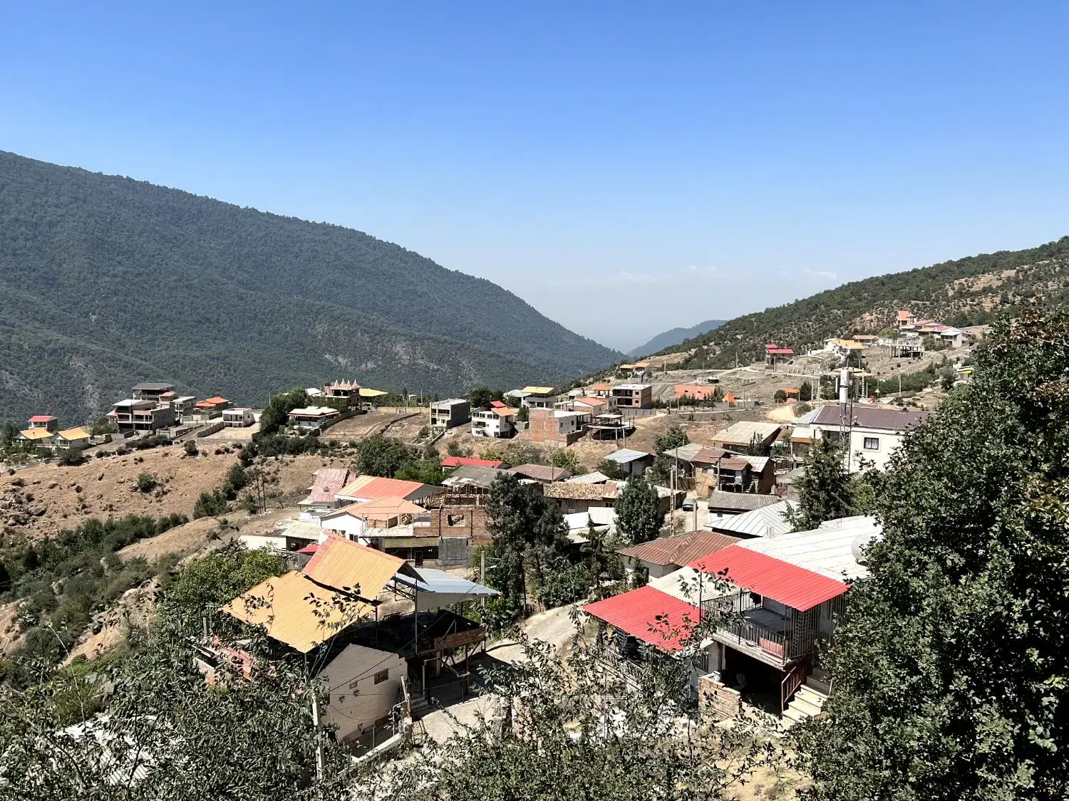 ۲۰۰متر زمین مناسب ویلای مسکونی کوهستانی