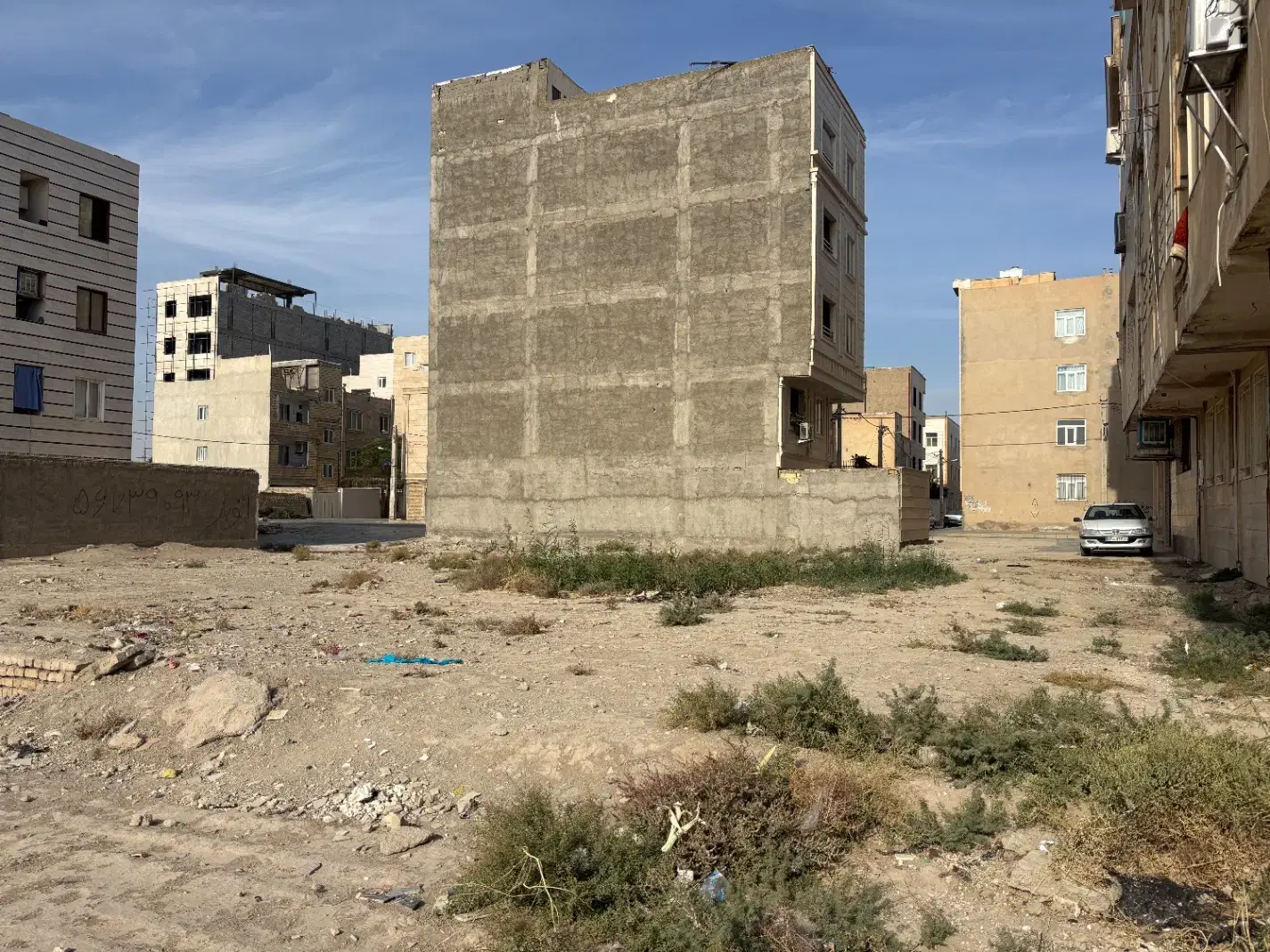 زمین رباط کریم