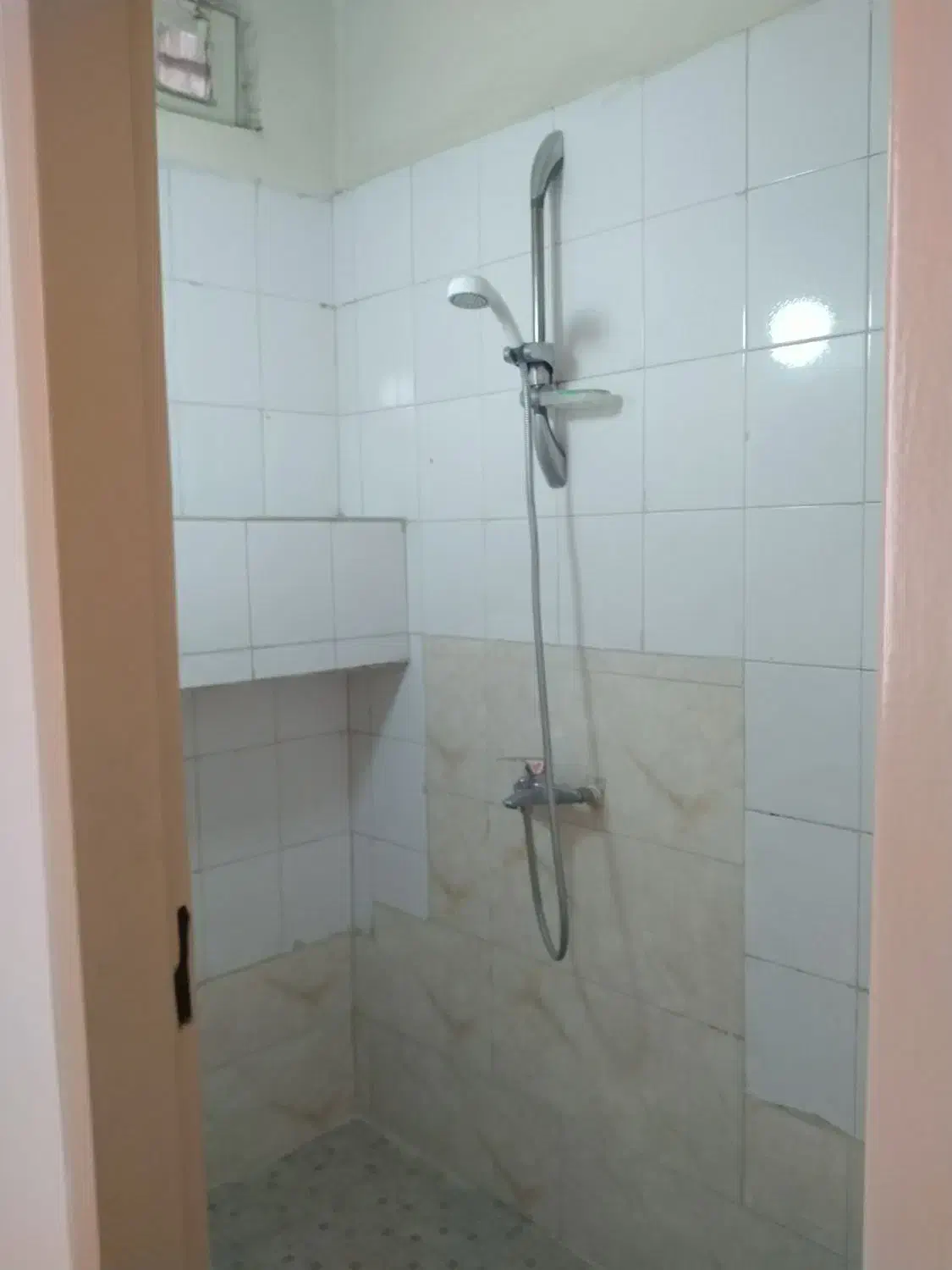 ۶۴ متری با پارکینگ
