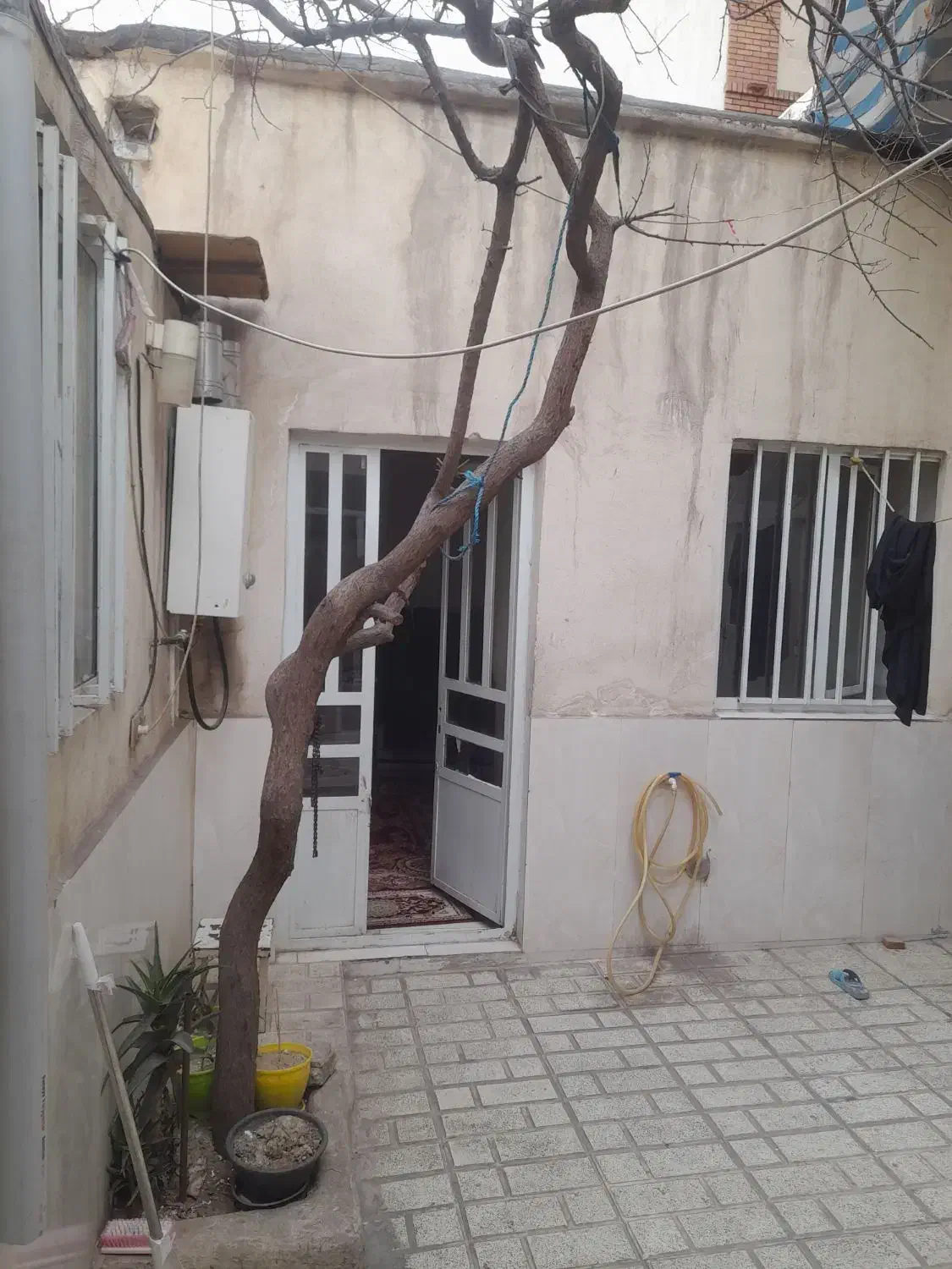 ۹۳مترخانه حیاطی درمحله قیام