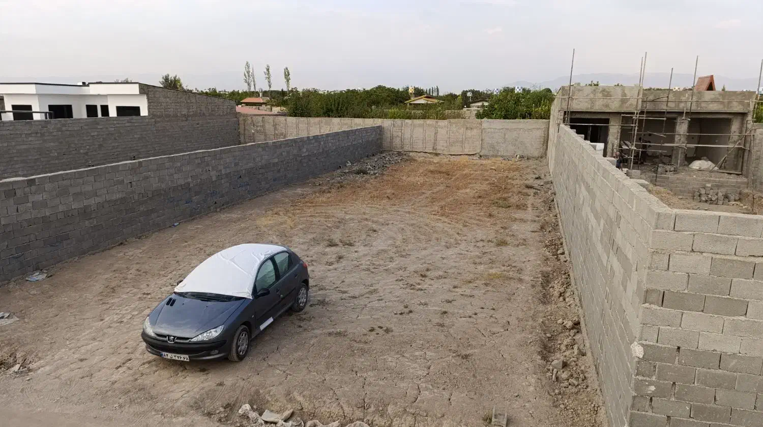 ۵۵۰ متر زمین چهاردیواری ویلایی ساز