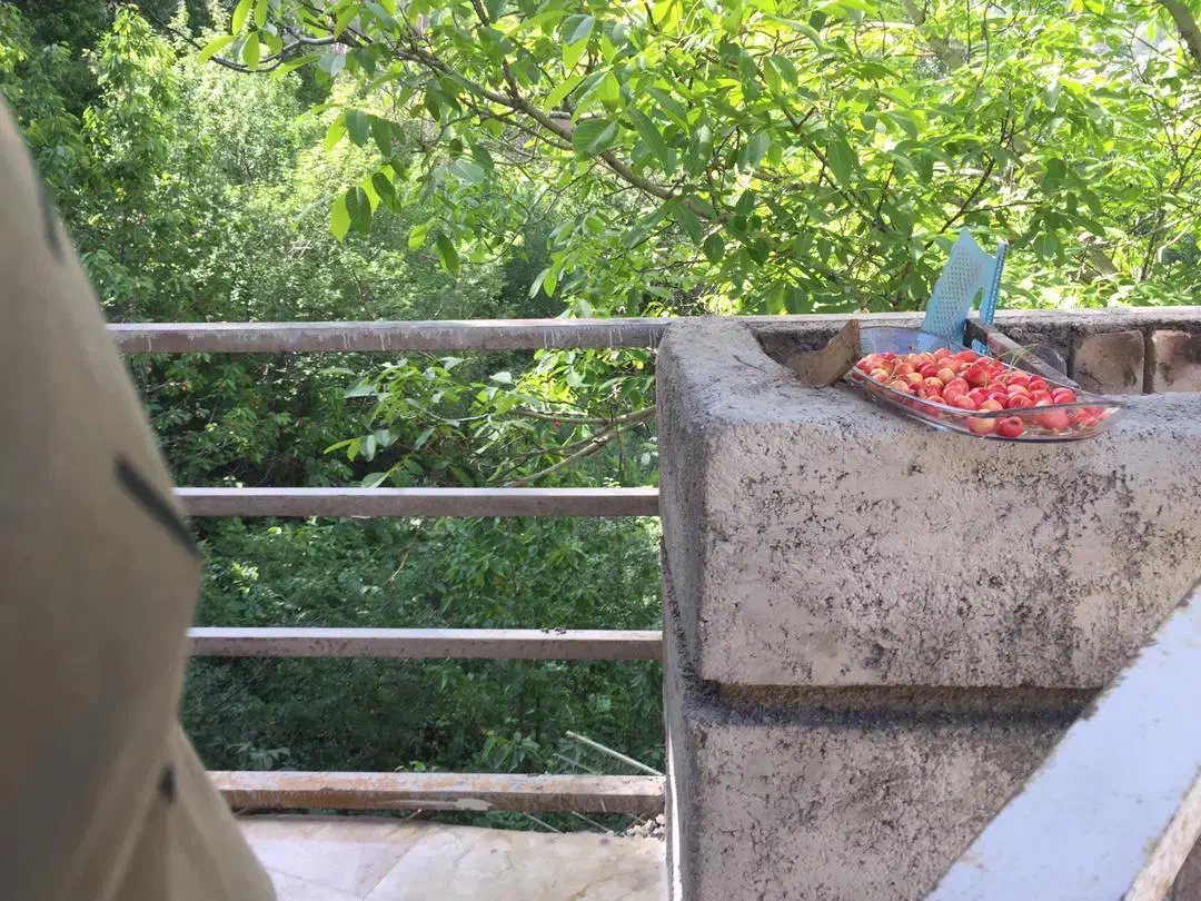اهار ۴۰۰ متر زمین ۲۰۰ متر بنا