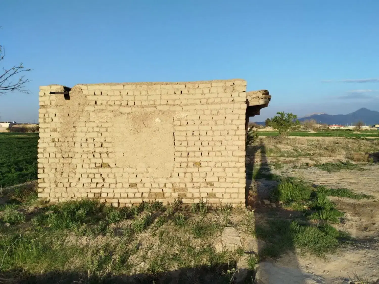 فروش 3000متر زمین با آب و 250متر مسکونی گلپایگان