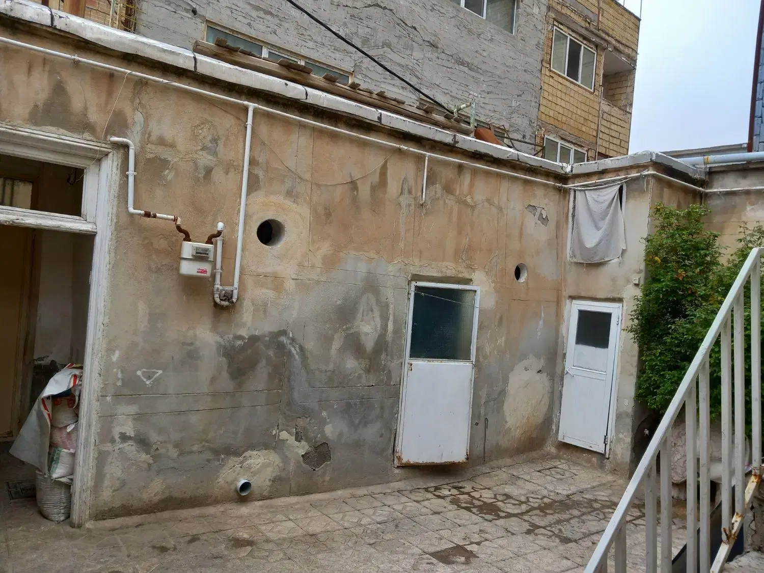 حیاط کلنگی در اصمعی