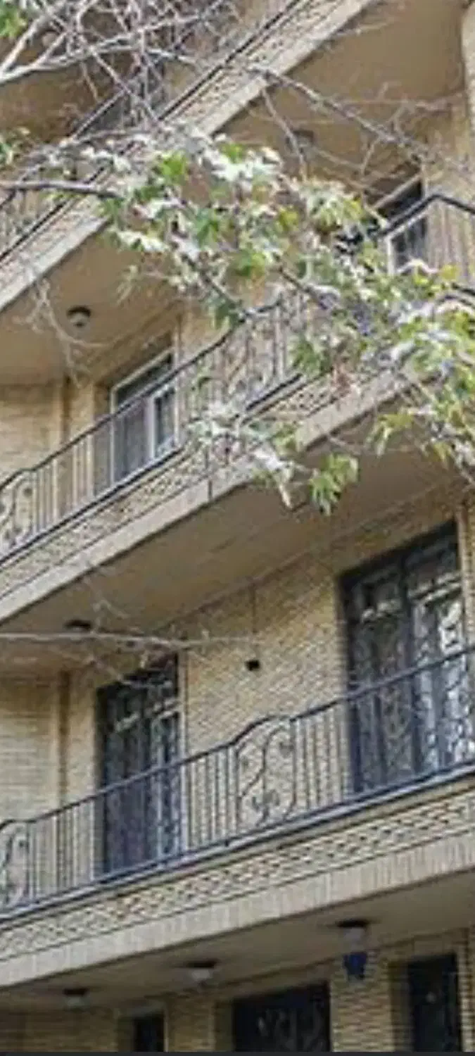 300 متر کلنگی _ بر 10  بازسازی شده _ آماده تحویل