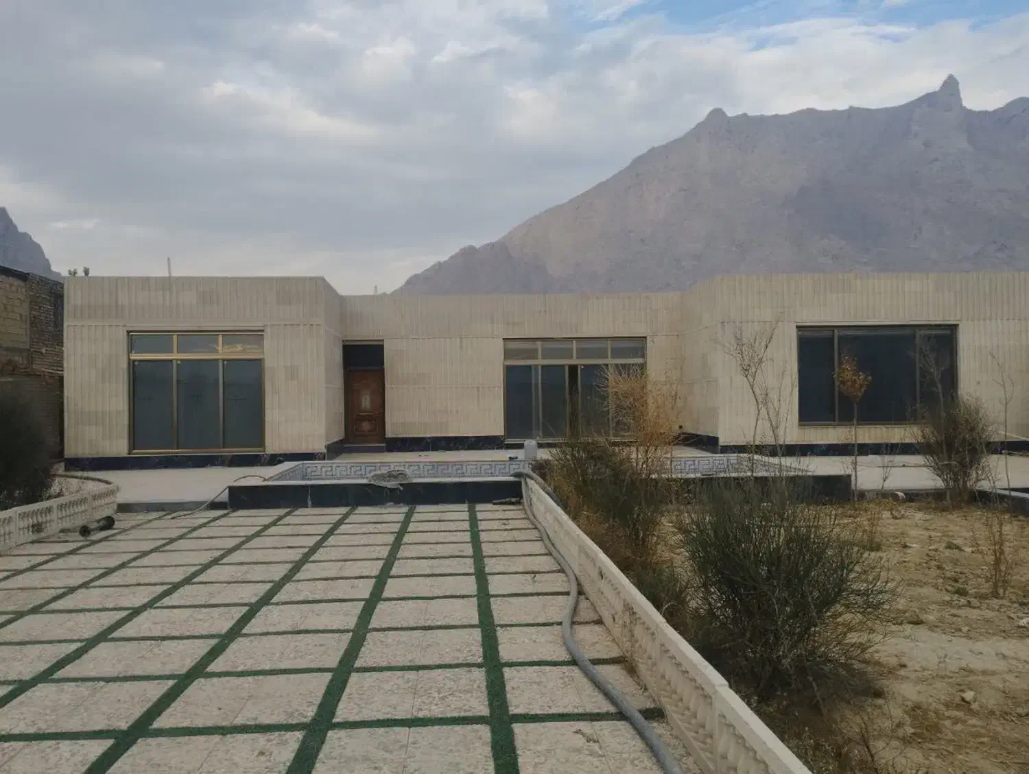 باغ ۱۰۰۰ متری
