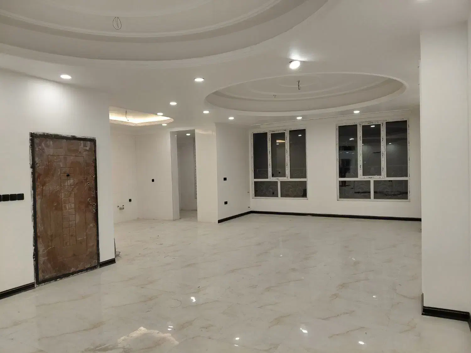 ساختمان ۳طبقه یکجا_جنوبی_کلیدنخورده_۳خواب