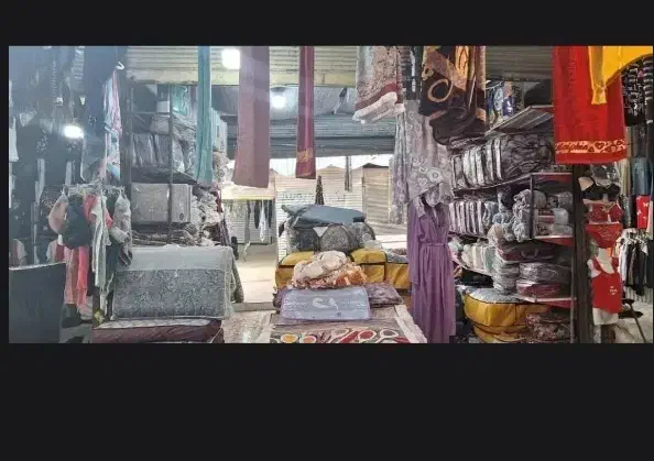 فروش ۲ مغازه  و جا پر رفتا آمد  سمت در بالایی