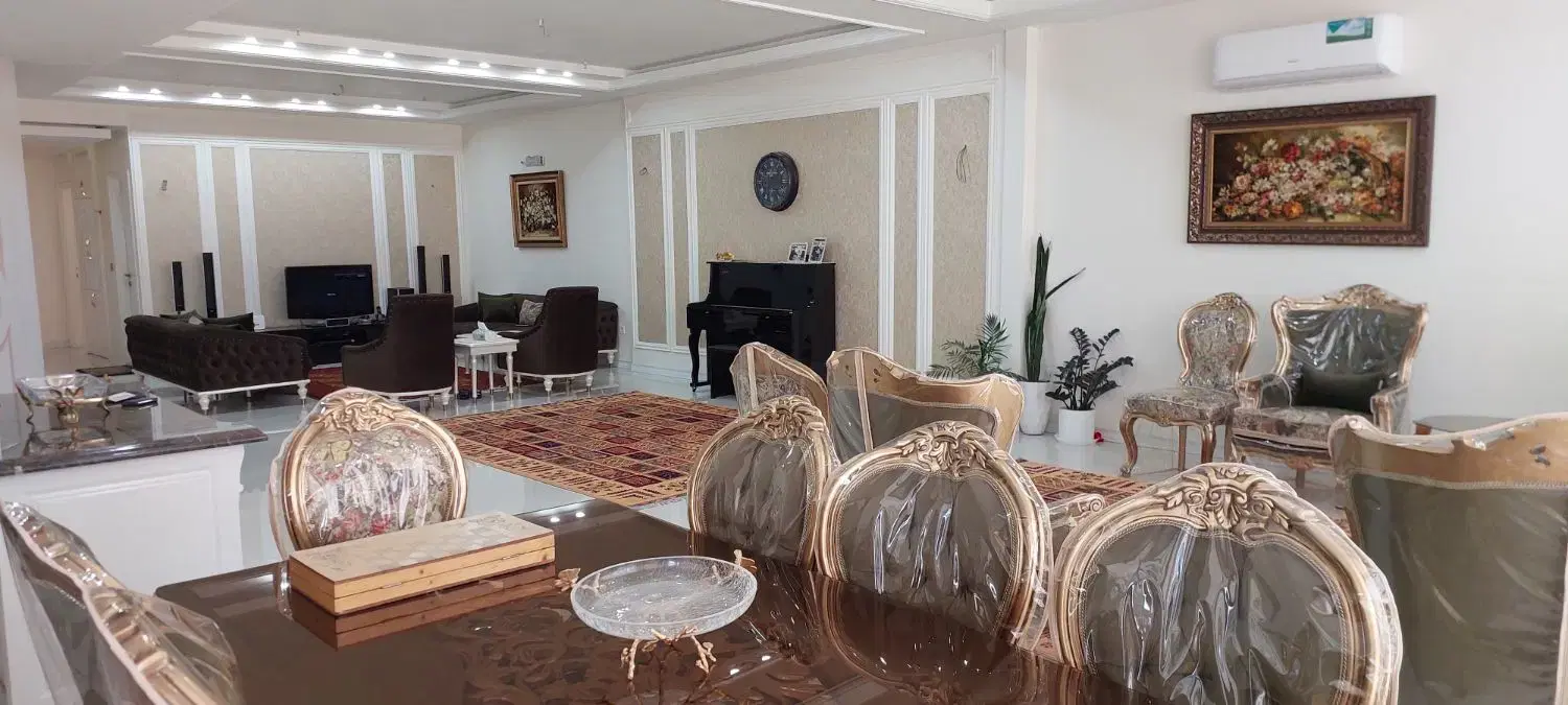 اپارتمان ۲۱۰ متری