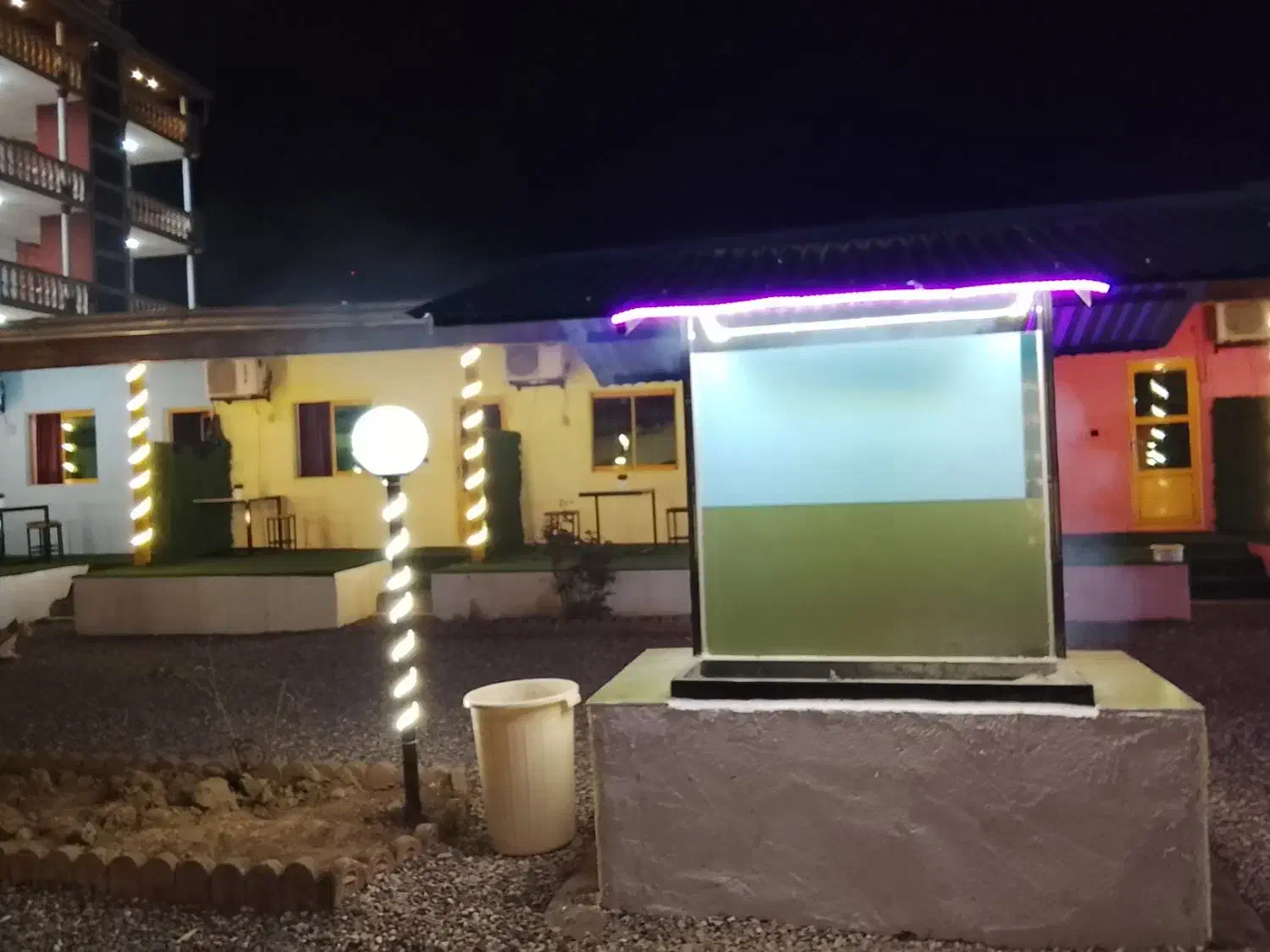 متل ساحلی رز زرد