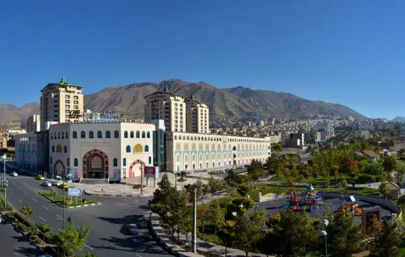 مرکز خرید مهستان کرج 14 متر مغازه 16 سال فعال