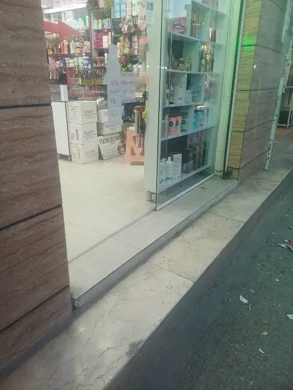 فروش مغازه. دو دهنه.  دو طبقه.   کوهچنار. سند دار