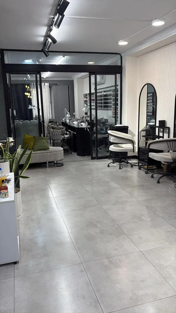 اجاره میز ناخن رنگ و مش و تخت مژه