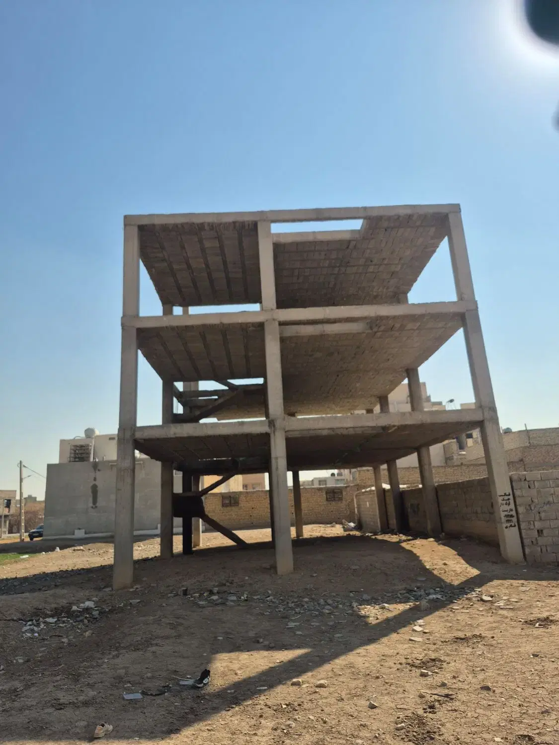 فروش 3 طبقه در حد سقف و ستون
