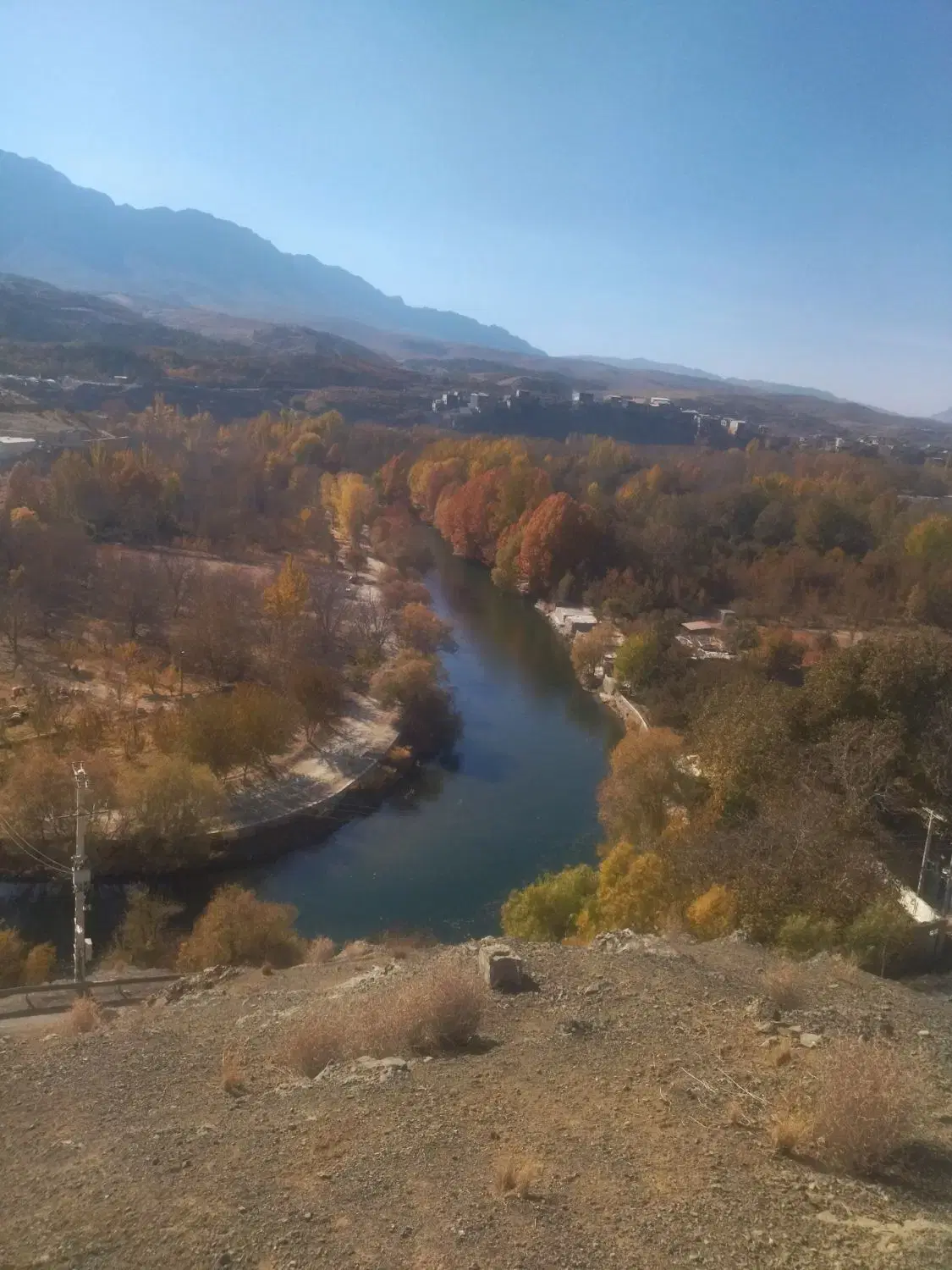 باغ با برق و اتاق و چشم انداز رودخانه کاهکش
