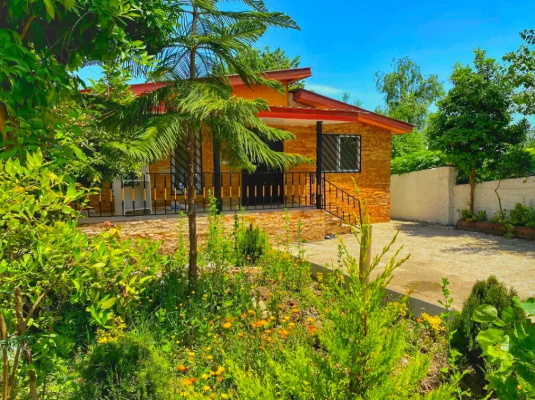 باغچه حیاط دار * نیس در جهان* سند شاهی