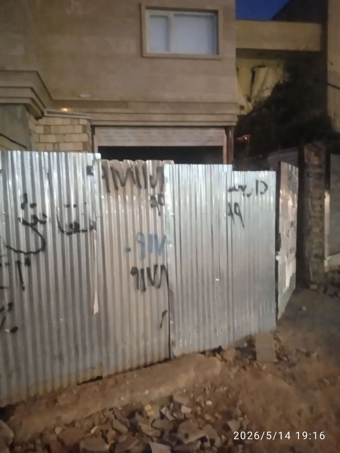 یک دهنه مغازه 19متری رهن اجاره یا رهن کامل داده