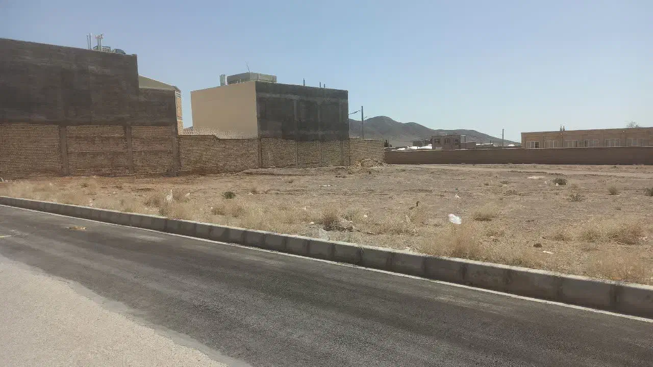 زمین مسکونی ۲۰۰ متر با بر ۱۰ متری