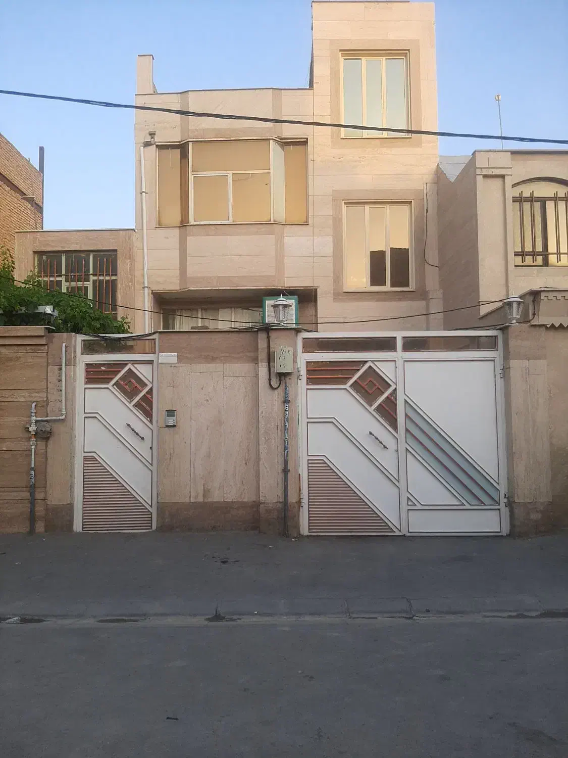 ویلایی ۳ واحد فروشی شهرک کاظمیه