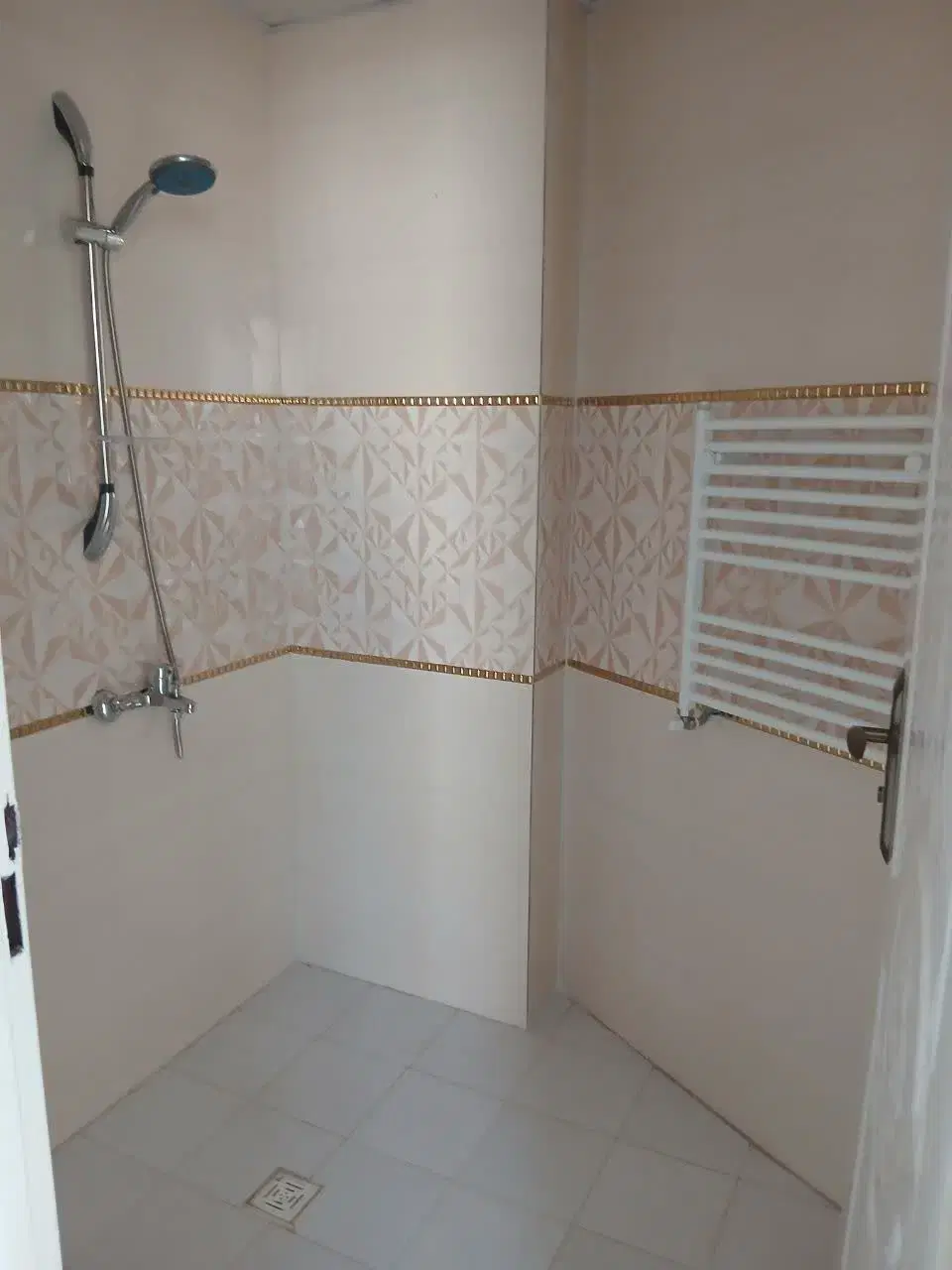 فروش کارکنان عمران فاز 3 پشت پرژه ناصرین
