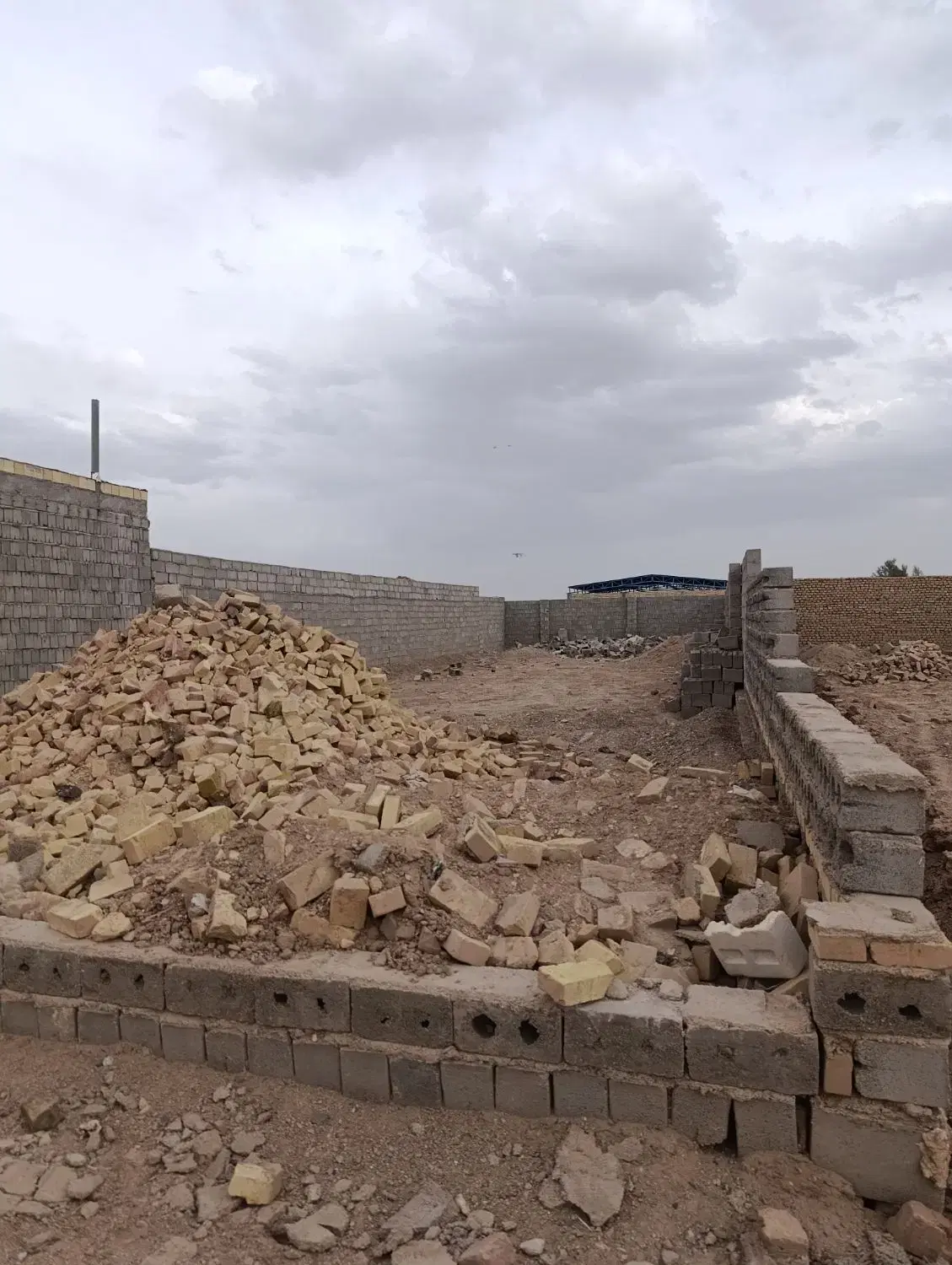 زمین عباس آباد بافق