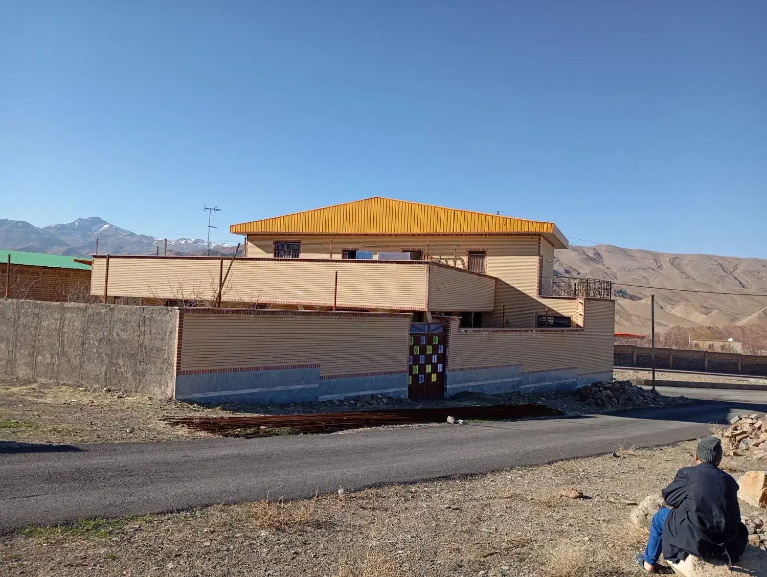 خانه ویلایی 530 متر دو طبقه با 320 متر زیربنا