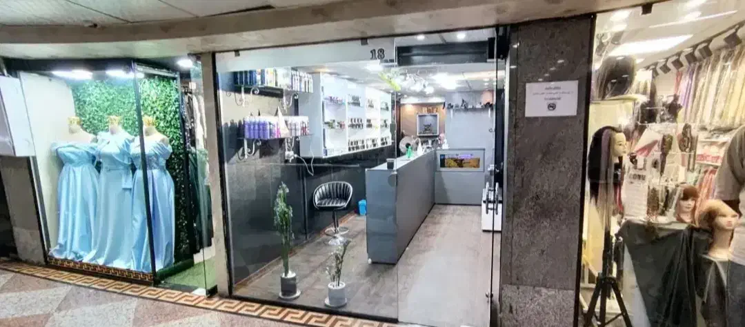 یک باب مغازه ۱۸ متری پاساژ دنیای نور قابل معاوضه