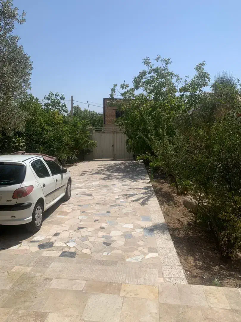 ۶۴۰ متری ویلا قدیمی دارای اب برق،گاز زیاران