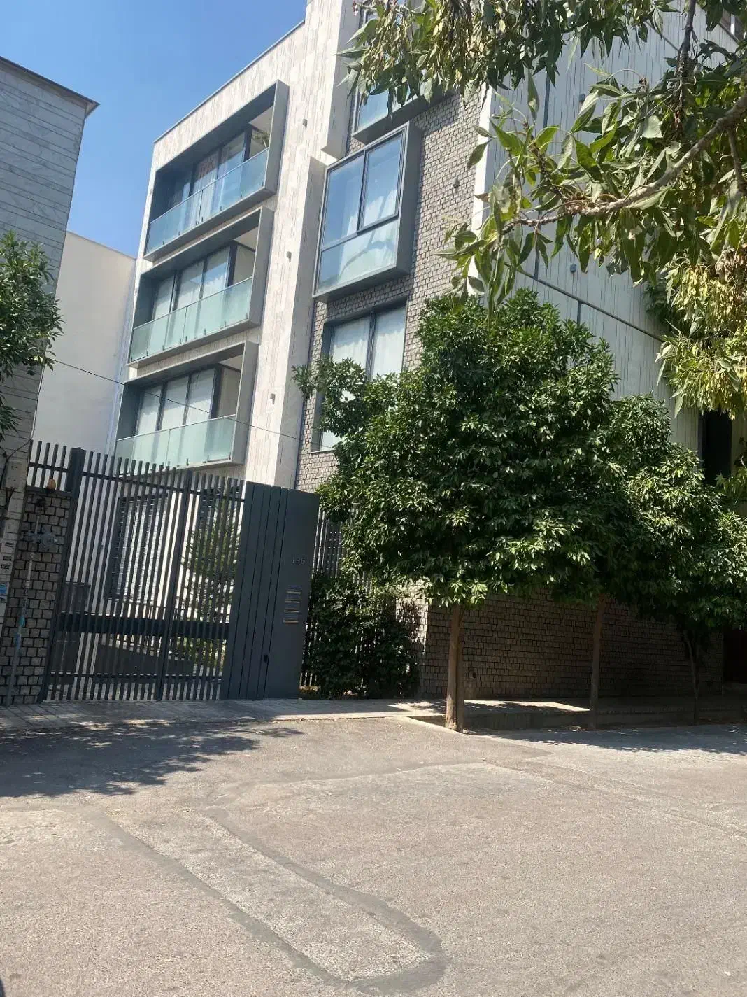 خواهان مشارکت با پروانه
