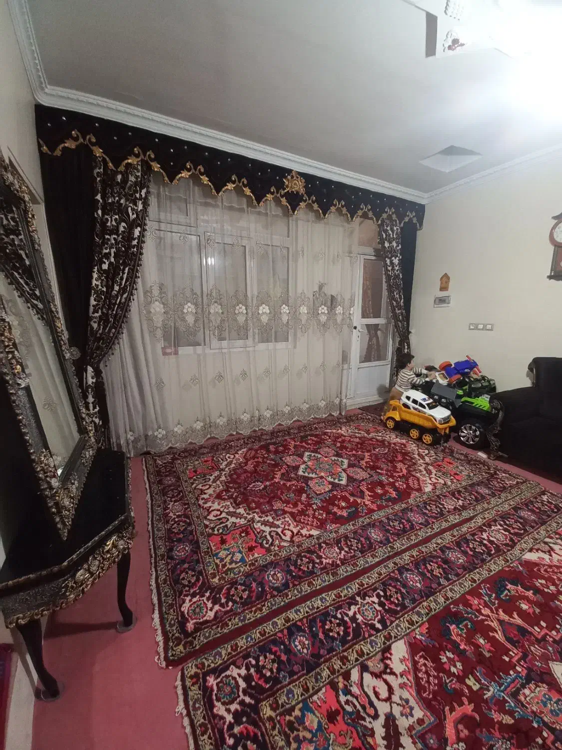 منزل مسکونی دو طبقه لوکس