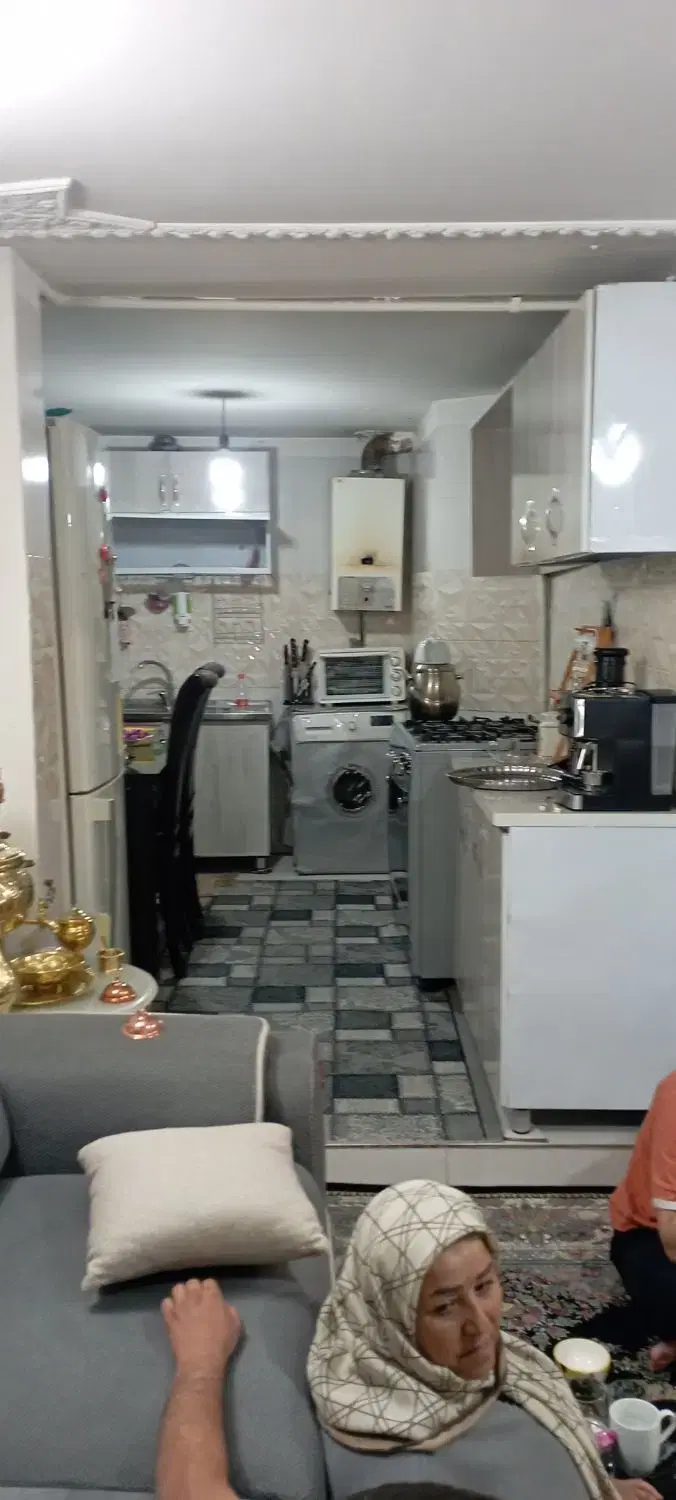 یک واحد ۶۰ متری در خاک سفید خ زهدی ک علیخانی  پ۱۰۲