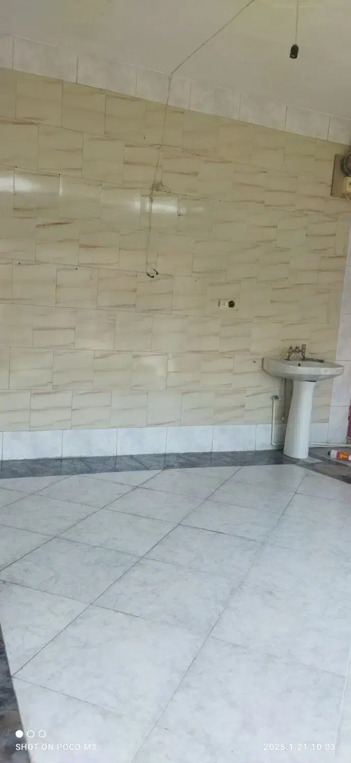اجاره مغازه ۲۰متری و زیرزمین ۴۰ متری با امکانات