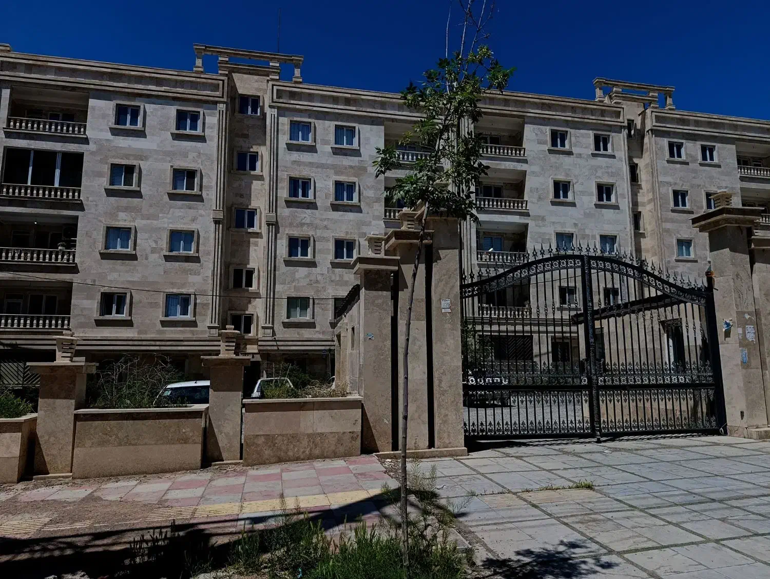 فروش دریای نور نماسنگی دو خواب فاز 6 شمال