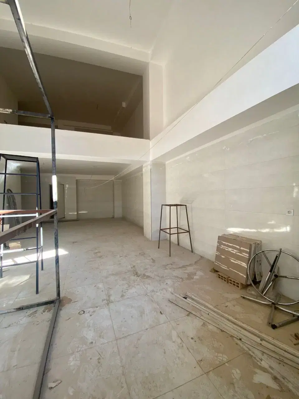 مغازه ۱۰۰ متری نوساز هشتگرد قدیم