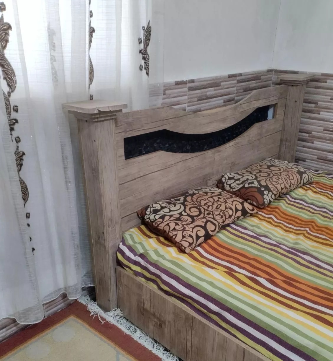 ویلای تمیز ومجهز با پارکینگ وحیاط