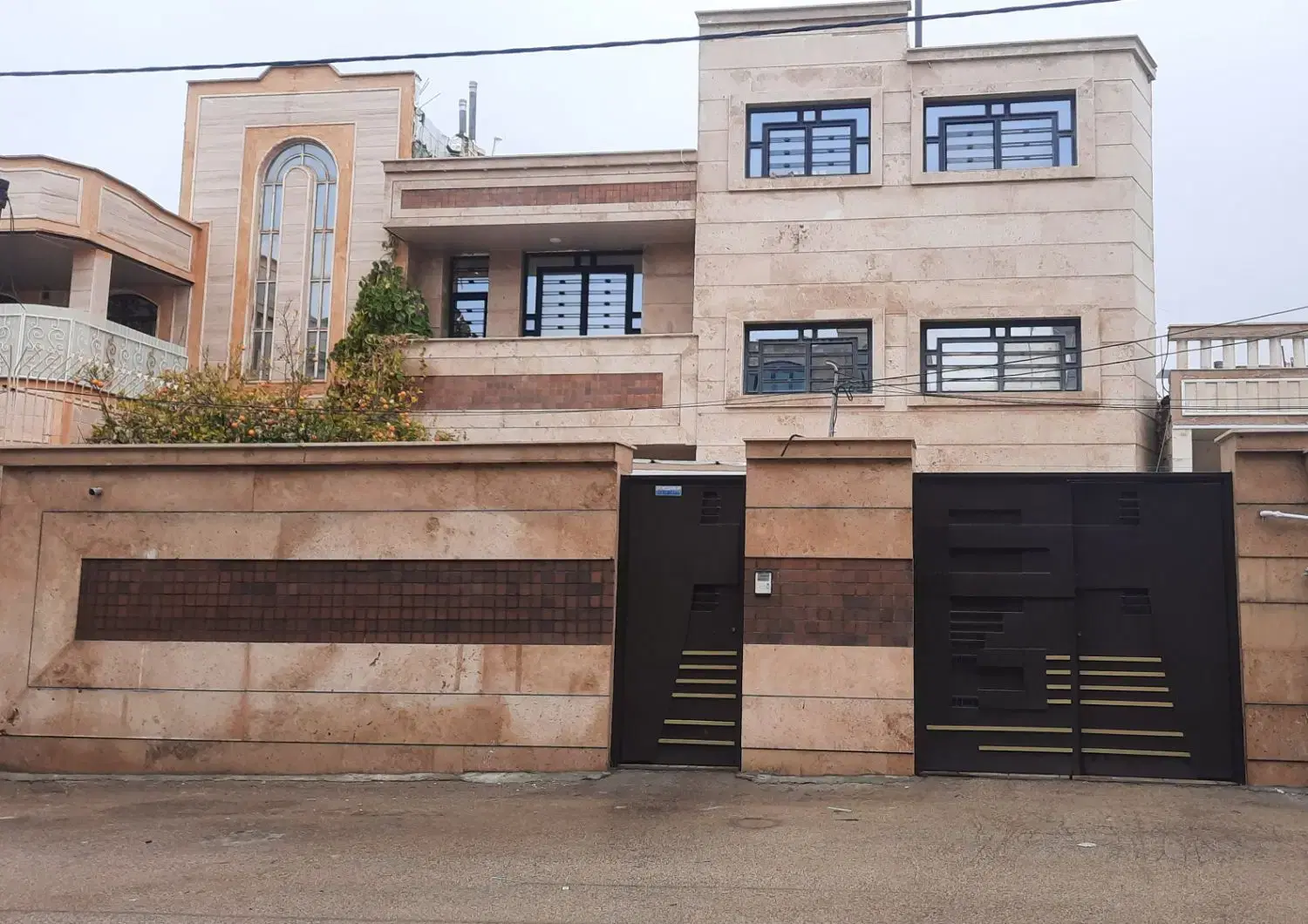 فروش منزل ۲ طبقه کوی قضات