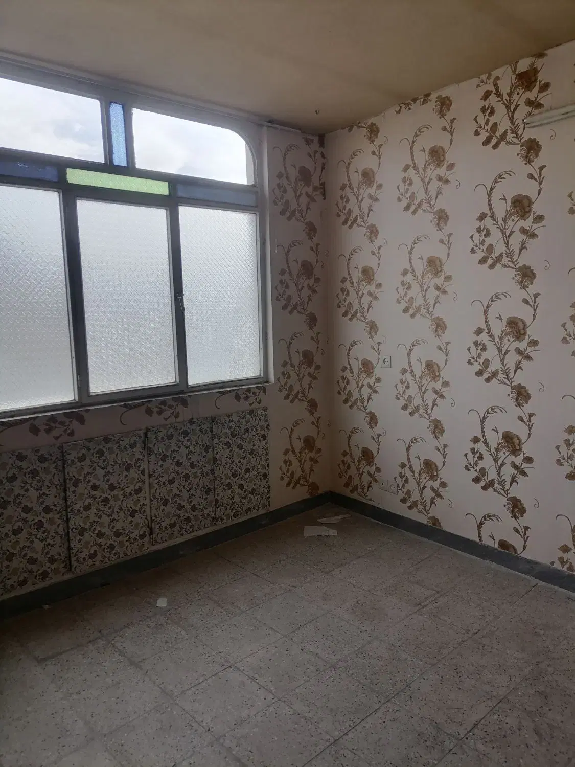 طبقه سوم 50 متری شوش شرقی بدون پارکینگ