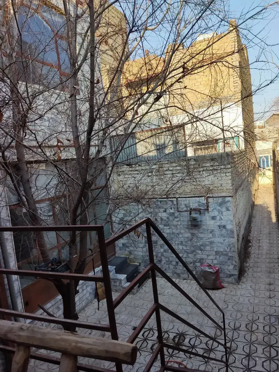 ویلایی حیاط دار سند دار نزدیک بیمارستان امام زمان